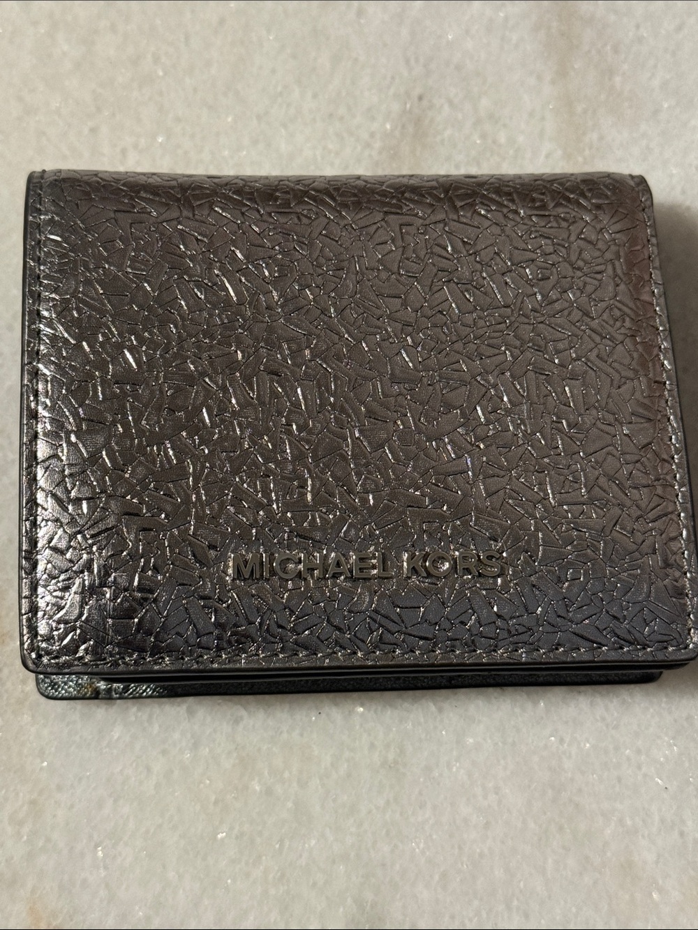 Michael Kors Men's lt pewter Textured Metallic Charcoal flap Card Holder new